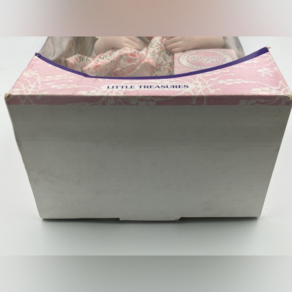 Vintage Treasure In Lace 15" Porcelain Doll Open Box Great Condition - Picture 5 of 13